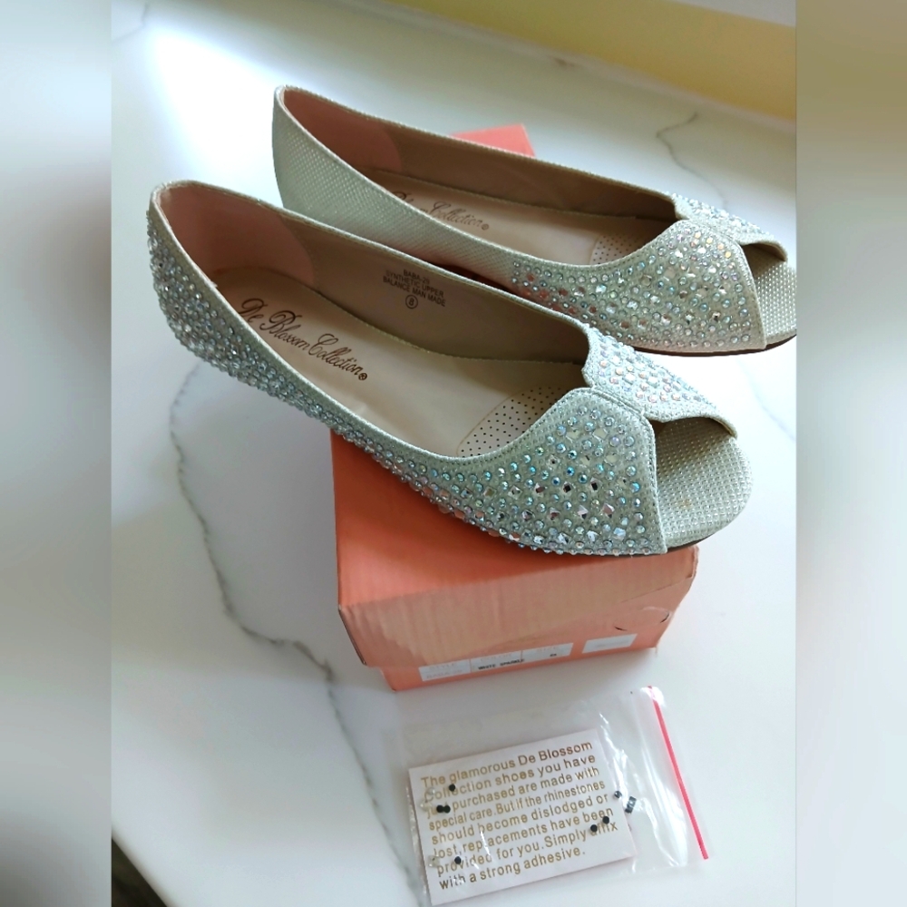 De Blossom Collection Peep Toe Flats – White Sparkle BABA-29 Size 8 NWT